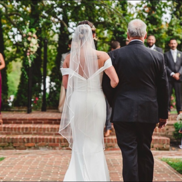 Wedding Dress Like New! - Picture 4 of 8